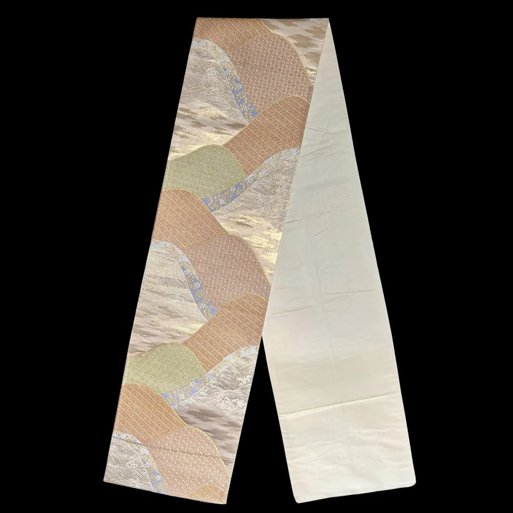 Runner with geometric pattern on a black background